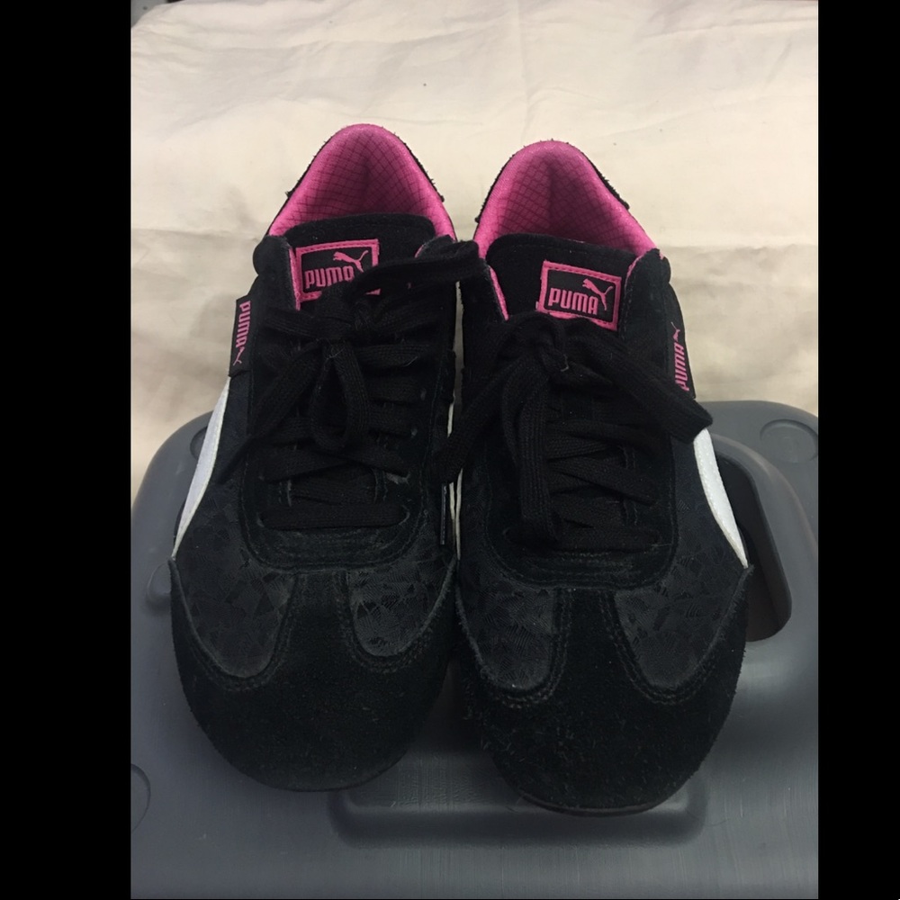 Black & Pink Pumas 🖤💗